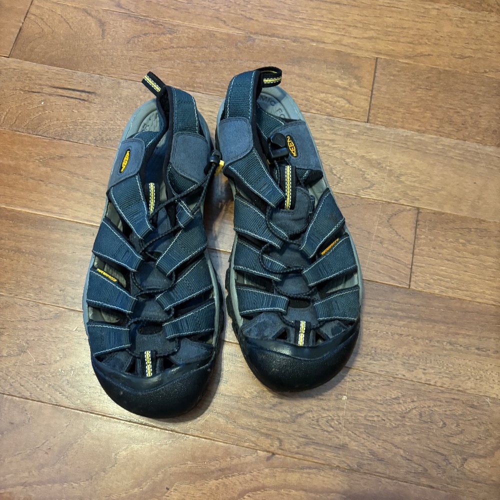 Men's Keen Waterproof Sandals Size 10.5 US hiking biking outdoor sports slip on